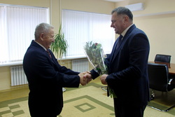 Глава города поздравил с юбилеем Почетного гражданина Рыбницы Глава города поздравил с юбилеем Почетного гражданина Рыбницы