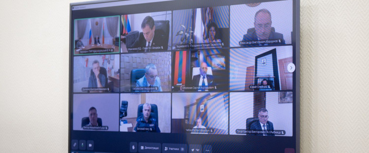 Президент провел селекторное совещание