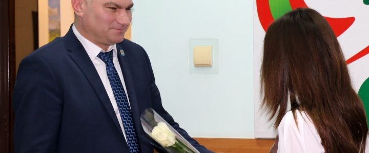 Глава города поздравил “обновленцев” с 15-летием рыбницкого отделения Глава города поздравил “обновленцев” с 15-летием рыбницкого отделения