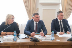 Президент провел расширенное совещание с представителями законодательного и исполнительного органов власти Президент провел расширенное совещание с представителями законодательного и исполнительного органов власти