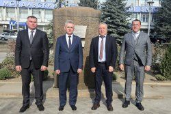 Находясь с инспекцией в Рыбнице, Президент посетил градообразующее предприятие – ММЗ Находясь с инспекцией в Рыбнице, Президент посетил градообразующее предприятие – ММЗ