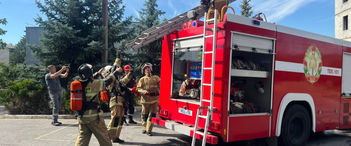 Взрыв бытового газа в многоквартирном доме – легенда тактико-специальных учений в Рыбнице Взрыв бытового газа в многоквартирном доме – легенда тактико-специальных учений в Рыбнице