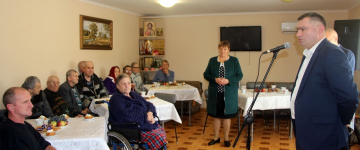 Виктор Тягай навестил подопечных Дома для одиноких престарелых и инвалидов Виктор Тягай навестил подопечных Дома для одиноких престарелых и инвалидов