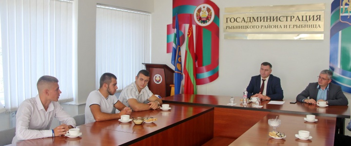 Глава госадминистрации встретился с рыбницкими спортсменами-чемпионами