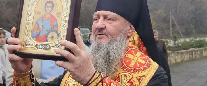 Архиепископ Савва совершил Божественную литургию в день памяти вмч. Димитрия Солунского в с.Выхватинцы