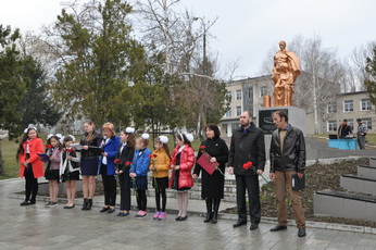 Митинг ко Дню освобождения села провели в Красненьком