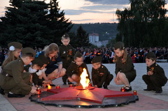 Традиционная акция «Зажгите памяти свечу» прошла в Рыбнице