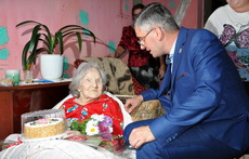 98-летнюю рыбничанку поздравил с днём рождения заместитель главы госадминистрации