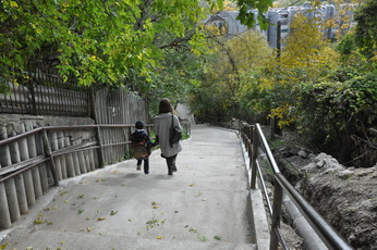 Закончен ремонт лестничного пешеходного спуска по ул. 8 Марта – ул. Заречной
