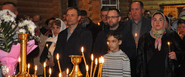 Вячеслав Фролов принял участие в пасхальном богослужении