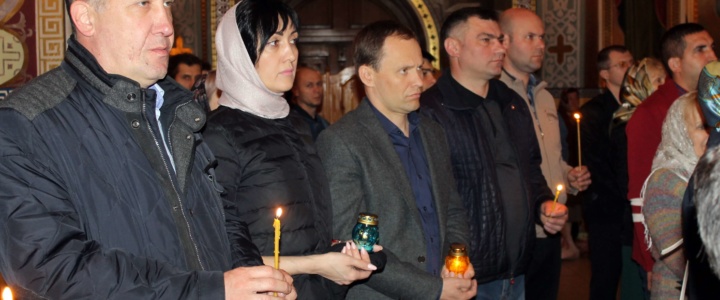 Глава госадминистрации встретил Пасху вместе с православными рыбничанами