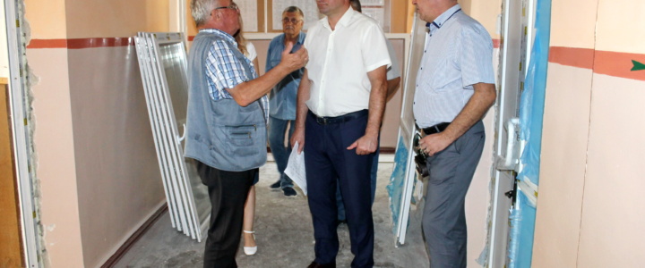 Виктор Тягай посетил объекты, ремонтируемые в рамках программы Фонда капвложений