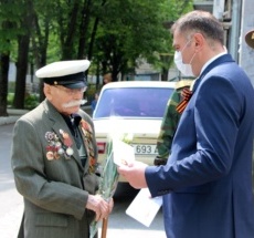 Ветераны Великой Отечественной войны принимают поздравления