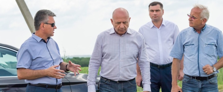 Находясь с рабочим визитом в Рыбницком районе, Президент посетил современную молочную ферму