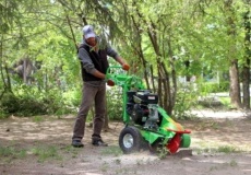 Для Рыбницкого предприятия коммунального хозяйства и благоустройства приобрели измельчитель пней Для Рыбницкого предприятия коммунального хозяйства и благоустройства приобрели измельчитель пней