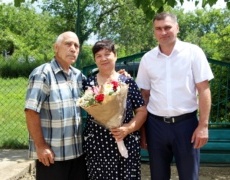 Виктор Тягай поздравил супружеские пары, прожившие в браке полвека