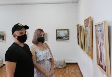 В Рыбницкой картинной галерее проходит выставка «Я дарю вам свой мир!» художницы Лилии Мининой