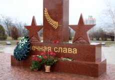 Глава госадминистрации возложил цветы к памятнику защитникам Приднестровья Глава госадминистрации возложил цветы к памятнику защитникам Приднестровья
