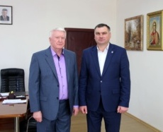 Глава госадминистрации поздравил с юбилеем Семёна Ребикова Глава госадминистрации поздравил с юбилеем Семёна Ребикова
