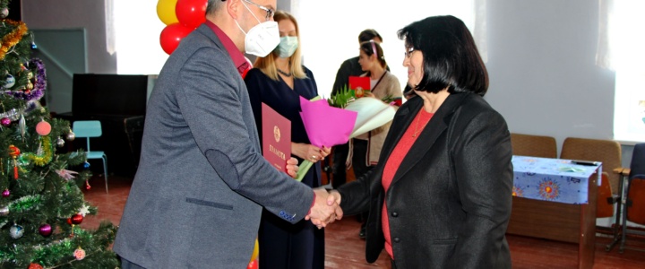 Педагогов школы села Колбасна наградили в связи с ее 150-летием