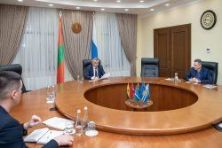 Президент провел совещание Оперативного штаба, созданного в связи с ситуацией, сложившейся в Украине