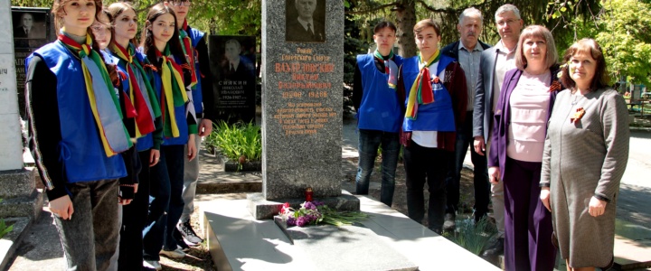 Волонтёры привели в порядок памятник Герою Советского Союза