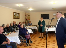 Виктор Тягай навестил подопечных Дома для одиноких престарелых и инвалидов
