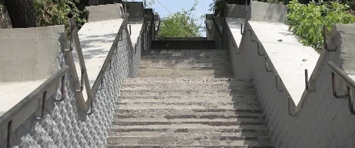 Новые ступени и места отдыха: ремонт лестницы в Рыбнице