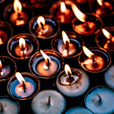 ГУпЧС напоминает о мерах безопасности в квартирах и домах при использовании свечей: