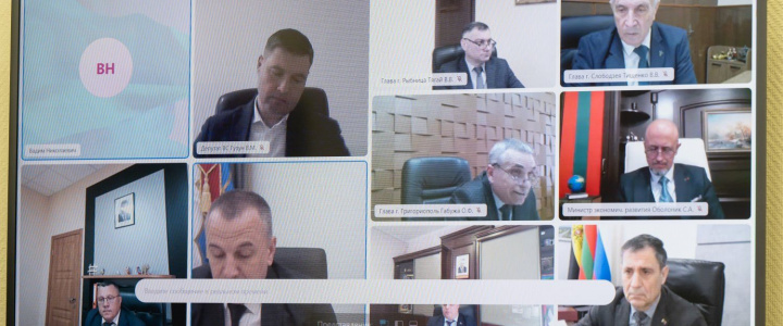 Президент провел селекторное совещание