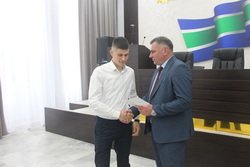 Ко дню школьника в Рыбнице чествовали призеров и победителей олимпиад и конкурсов Ко дню школьника в Рыбнице чествовали призеров и победителей олимпиад и конкурсов