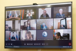 Президент провел совещание с руководителями органов госвласти и управления