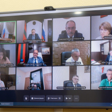 Президент провел селекторное совещание