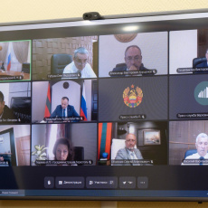 На селекторном совещании президент обсудил текущее положение дел в городах и районах Республики