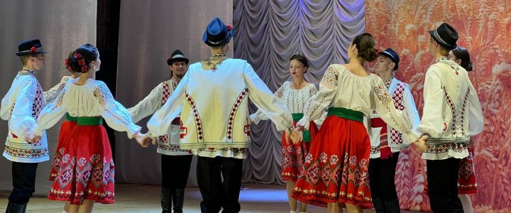 Во Дворце Культуры состоялось торжественное собрание, приуроченное ко Дню Республики